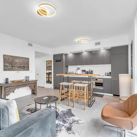 Stylish Tropical Chic 2-Bedroom In Downtown Miami